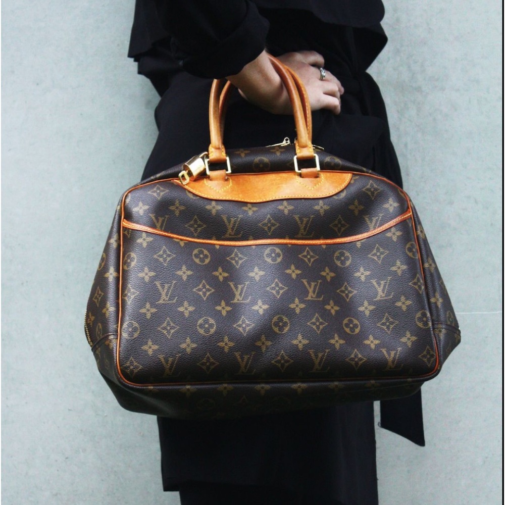 Authentic 🔥DEAUVILLE🔥Louis Vuitton Deauville monogram bag